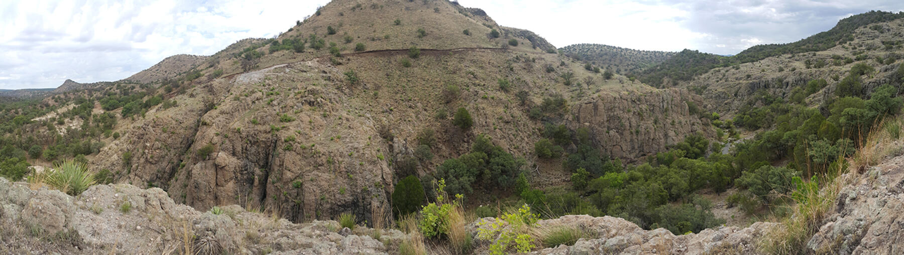 Afloramiento de perlita en el yacimiento La Bendición, Rancho Babidanchi